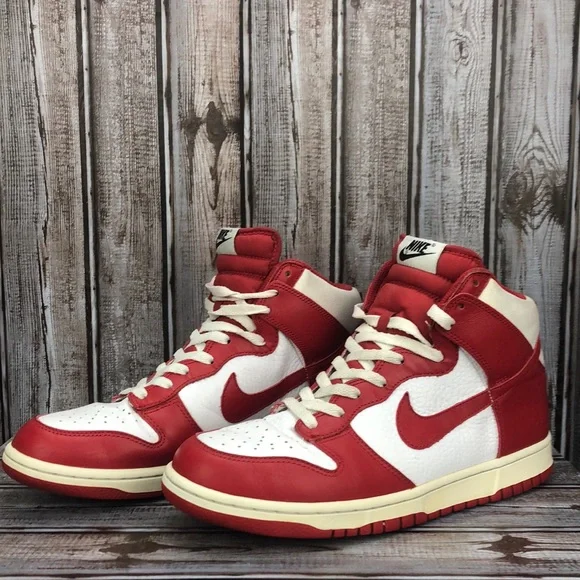Nike Dunk High White Varsity Red - Size 9.5- 317982-162- 2009 Size 9.5 - Vintage 2009 Nike Dunk High White/varsity red  main image 3